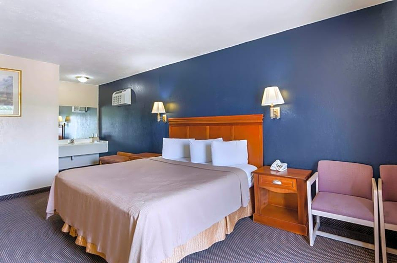 Bedroom 5, Rodeway Inn Church Hill - Tri Cities Area, Hawkins