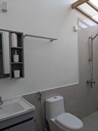 Bathroom 4, Avi Guesthouse