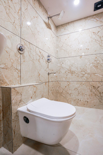 Bathroom 3, Hotel Crystal Castle, Mumbai Suburban