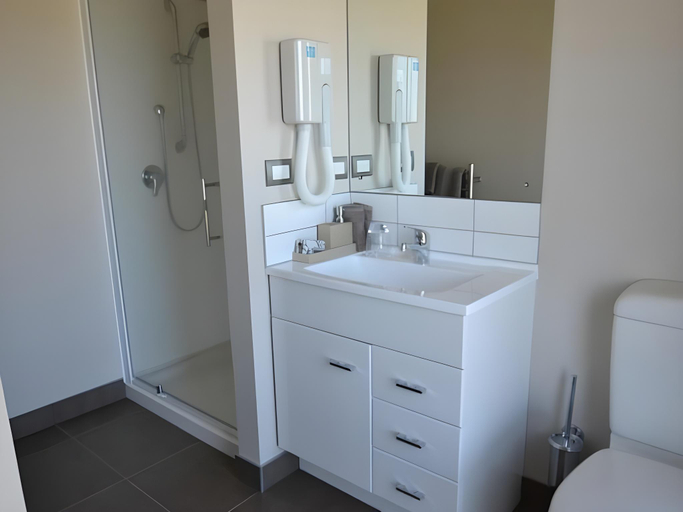 Bathroom 4, Tequila Sunrise Napier Bed and Breakfast, Hastings