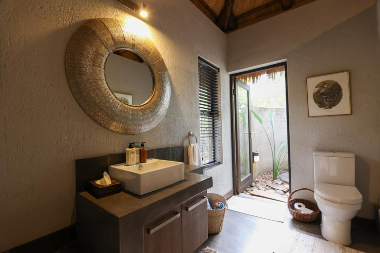 Bathroom 4, Call of the Wild Lodge, Mopani