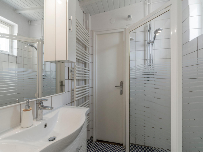 Bathroom 3, Bungalow in Sint Maartenszee near Dunes, Zijpe