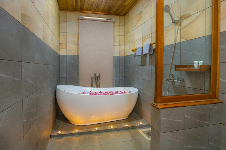 Bathroom 5, KNN Luxury Hill, Saen Monourom