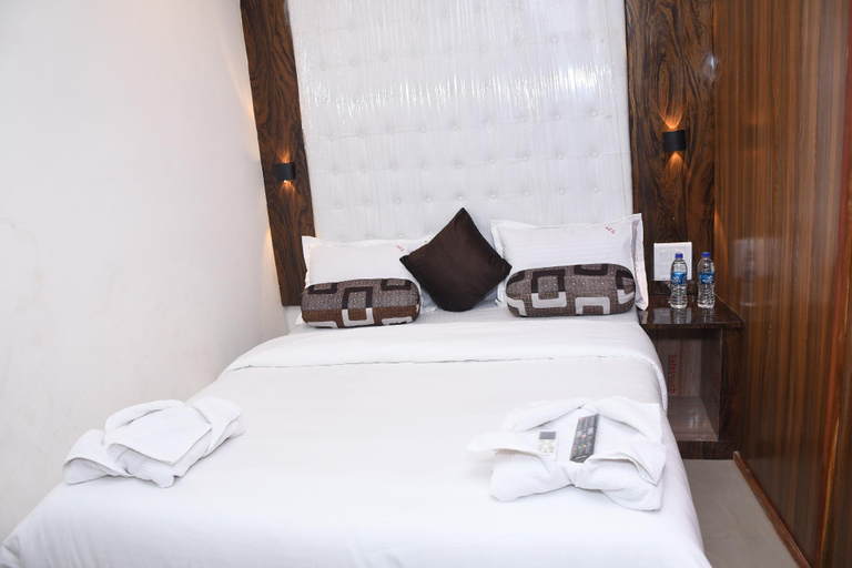 Bedroom 2, Airport Cabin Stay , Mumbai Suburban