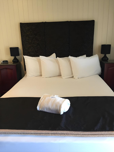 Bedroom 3, Country Plaza Motor Inn, Mackay - Pt A