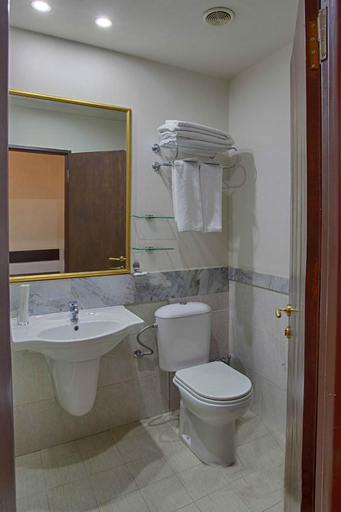 Bathroom, Regineh Hotel, Yerevan