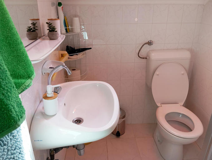 Bathroom 2, Marika Apartman, Hajdúszoboszló