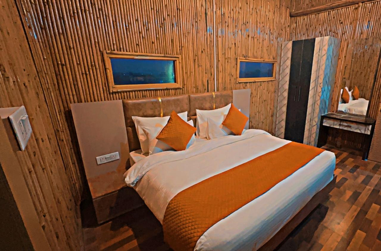 Bedroom, The Golden Way, Aligarh