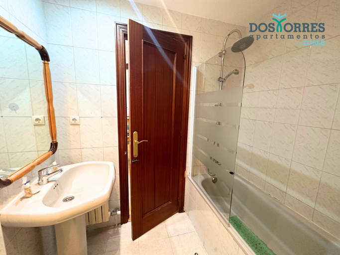 Bathroom 2, Dos Torres Hobbiton- En el Corazon del Casco Historico, Zaragoza