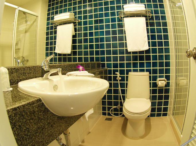 Bathroom 4, Bangkok Loft Inn, Khlong San
