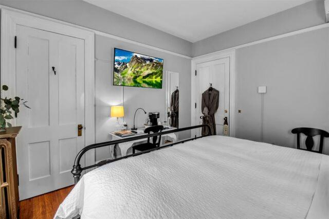 Bedroom 3, InnBuffalo Off Elmwood, Erie
