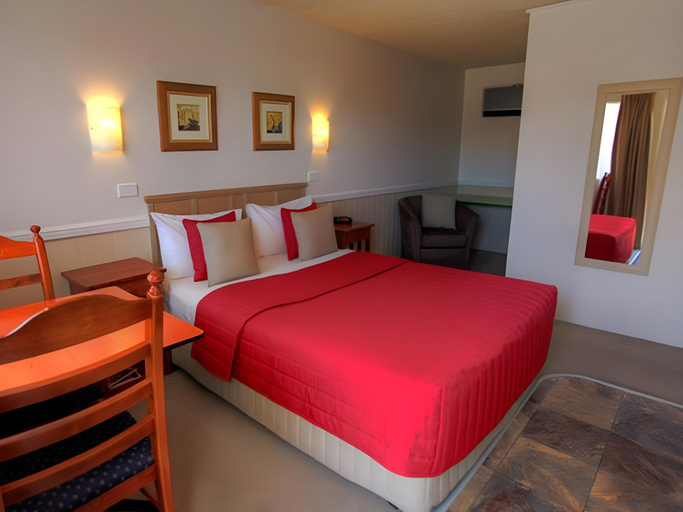 Bedroom 2, Apple & Grape Motel, Stanthorpe