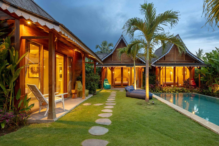 Exterior & Views