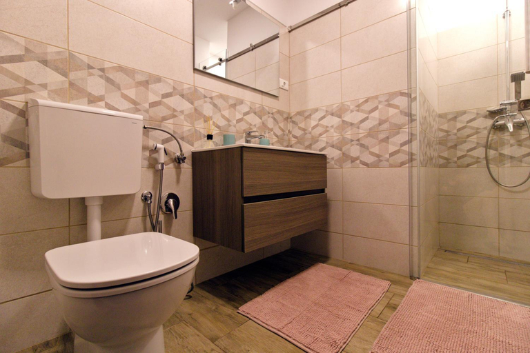 Bathroom 2, OLIVE GARDEN & SEA Apartments, Piran