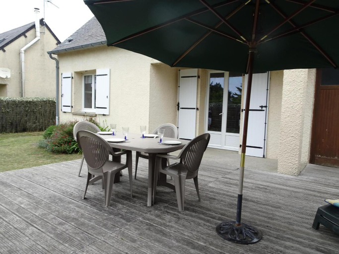 Others 5, Holiday Home in Portbail near Sandy Beach, Manche