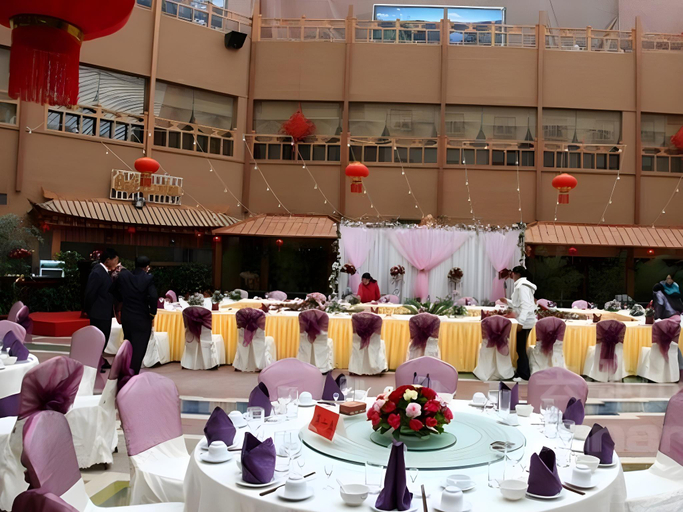 Interior view 4, Shangri-La Paradise Hotel, Dêqên Tibetan