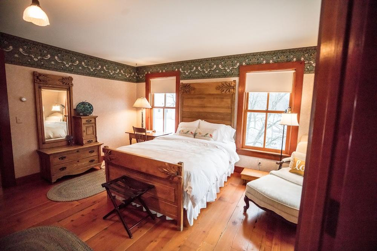 Bedroom 2, Round Barn Farm B & B Event Center, Goodhue