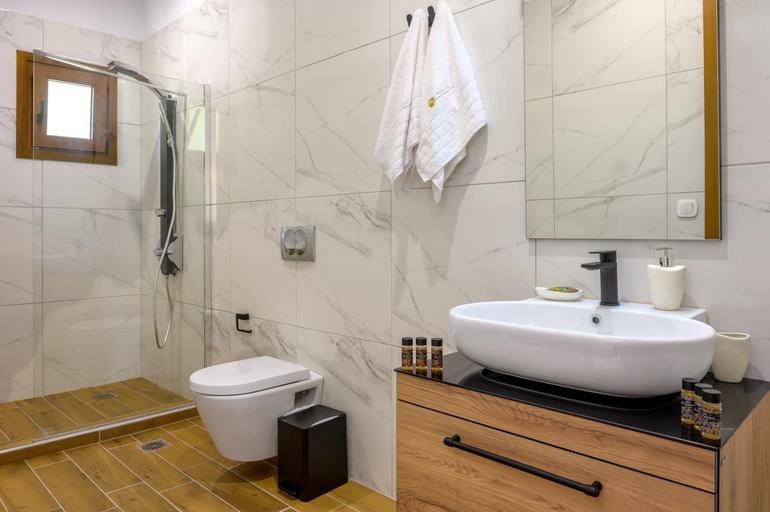 Bathroom 3, Komitsa Luxury Apartments, Central Macedonia