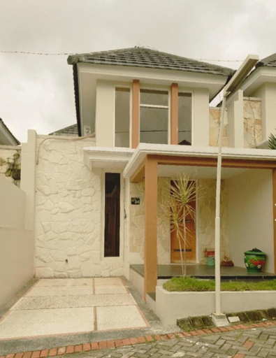 Exterior & Views 1, Villa Pesona Batu 34, Malang