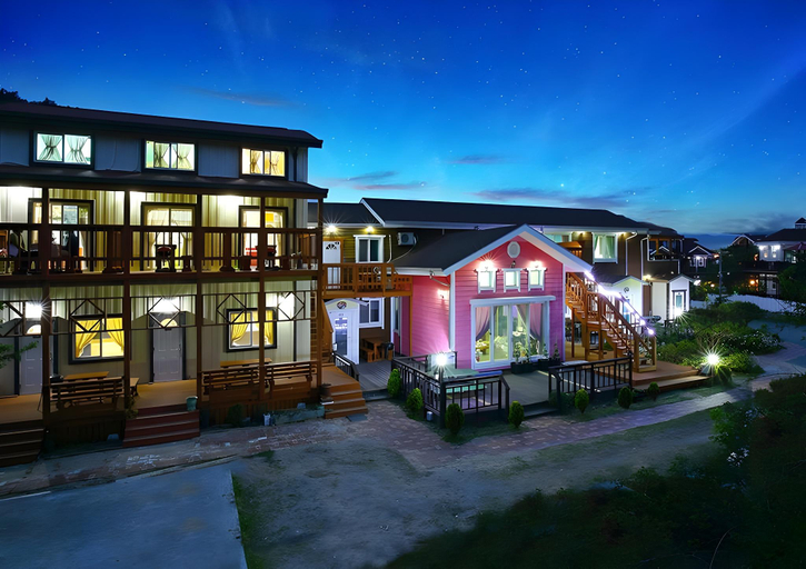 Exterior & Views