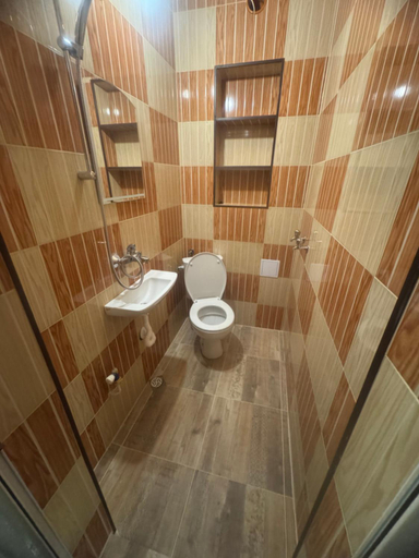 Bathroom 5, Несебър, Къща със стаи под наем с баня, тоалетна и тераса Само на 400метра от двата плажа в Несебър, Nesebar