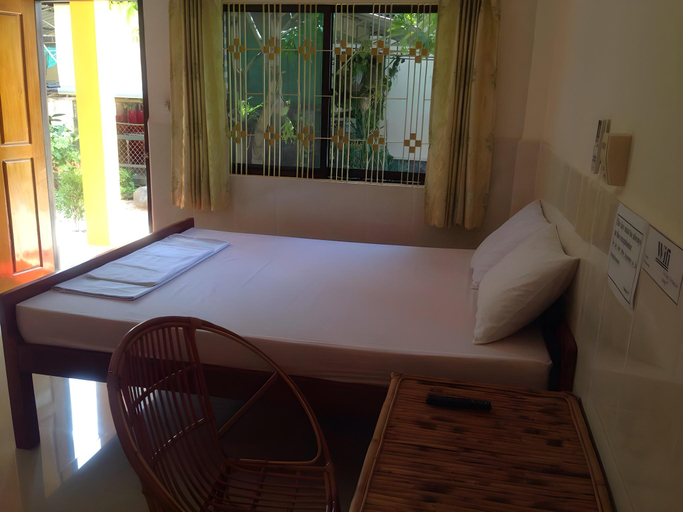 Bedroom 2, Ta Eng Guesthouse, Kampot