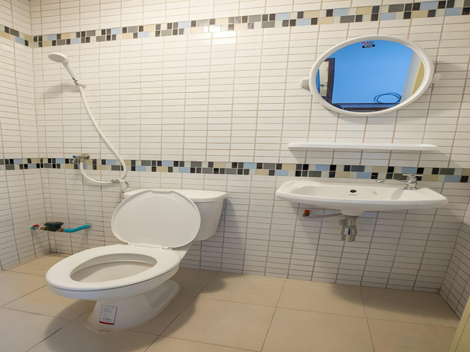 Bathroom 5, Poon Sook Apartment, Si Racha