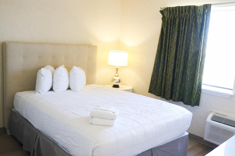 Bedroom 4, The Flamingo Hotel And Tower, Bay
