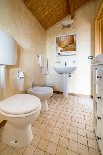 Bathroom 2, Chalet Tenuta Lacco, Messina