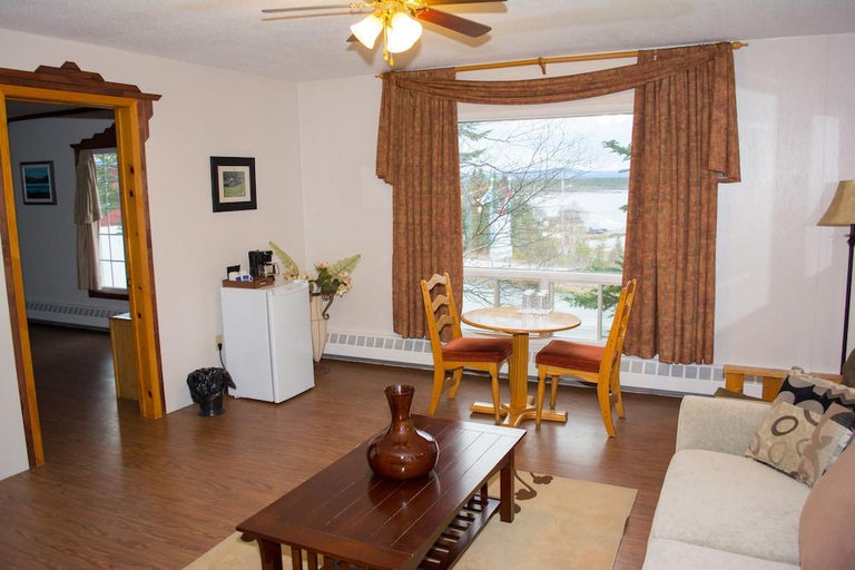 Others 5, Mayflower Inn, Division No. 9