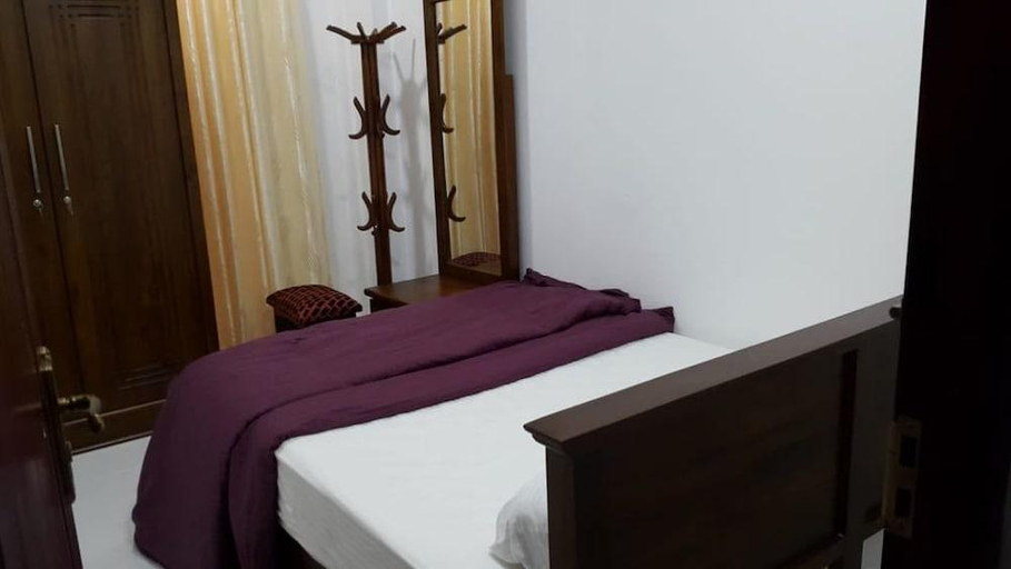 Bedroom 2, Sara luxury apartment, Thimbirigasyaya