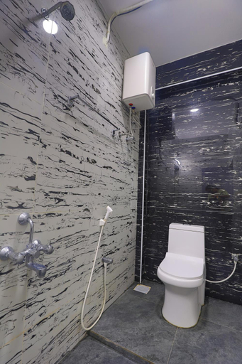 Bathroom 2, Chennai Airport Guest House, Kancheepuram