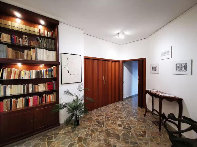Others 2, La Casa del Capo, Palermo