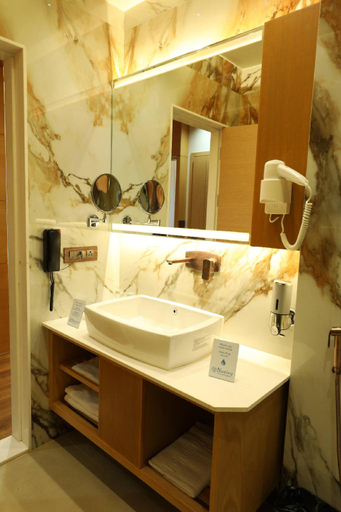 Bathroom 3, Hotel Blueivy, Anand
