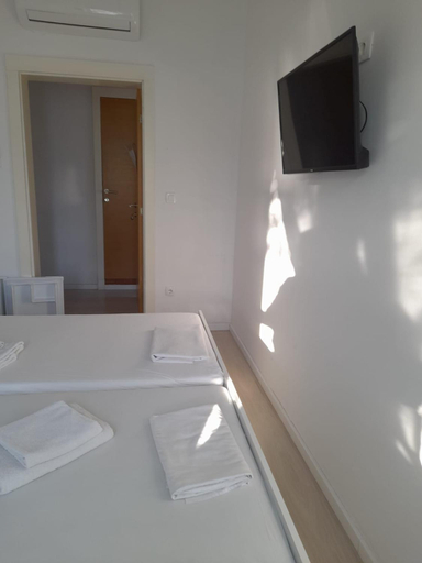 Others 3, Hostel Jadran, Pag