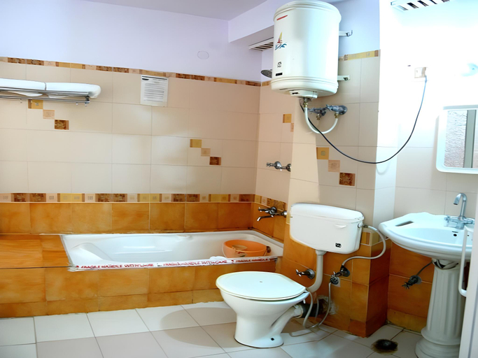 Bathroom, Hotel Neha Palace, Kullu