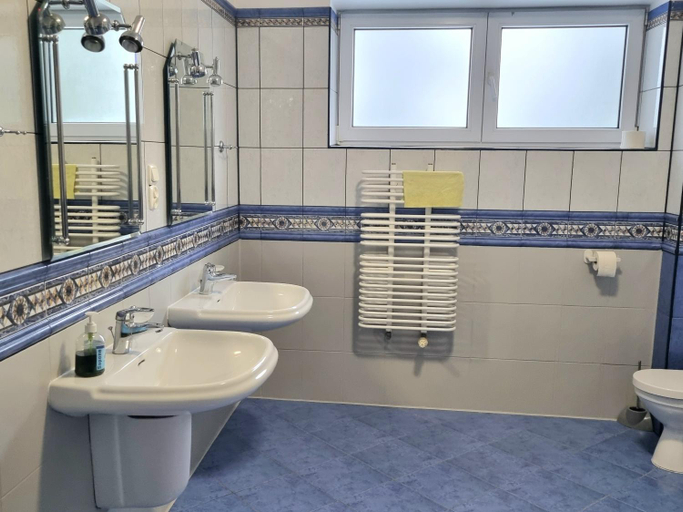 Bathroom 3, Pokoje przy szpitalu - Lwowska, Rzeszów City