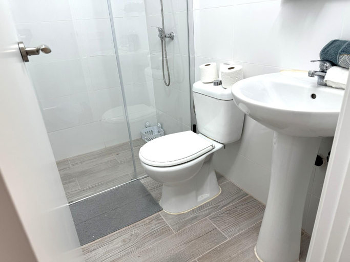 Bathroom 2, Orange Apartments, Alicante