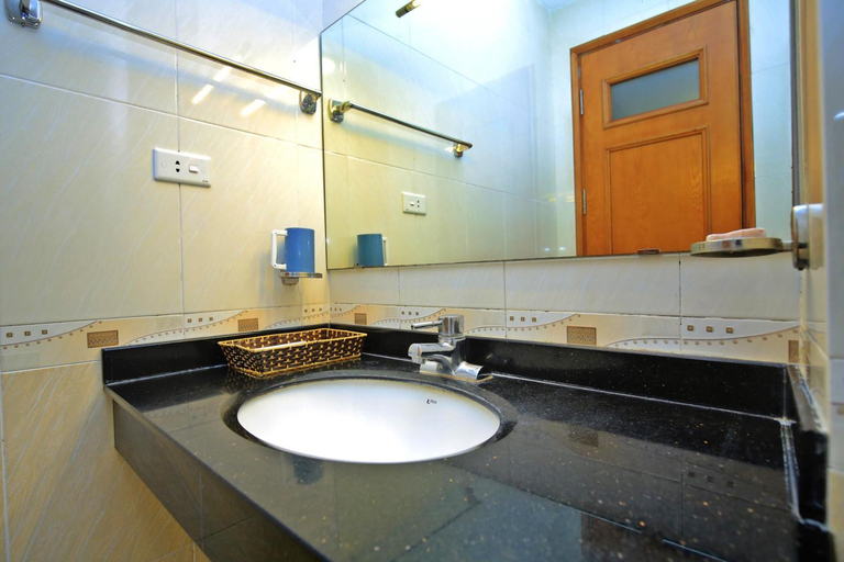 Bathroom 3, CitiHome - Apartment Đoi Can, Ba Đình