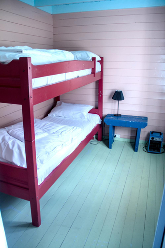 Bedroom 2, Kræmmervika Rorbuer - Rustic Cabins & Hostel in Lofoten, Vestvågøy