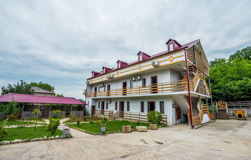 Exterior & Views