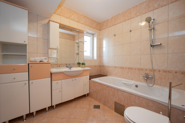 Bathroom 2, Beachfront Apartments Tolo with Pool, Novalja