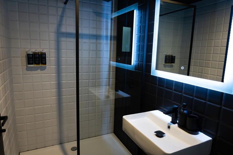 Bathroom 3, Block Aparthotel