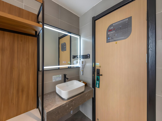Bathroom 3, GreenTree Inn Express Lanzhou West Passenger Station Lanzhou Center, Lanzhou