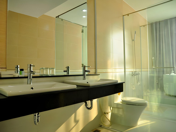 Bathroom, Cam Thanh Hotel, Quảng Ngãi