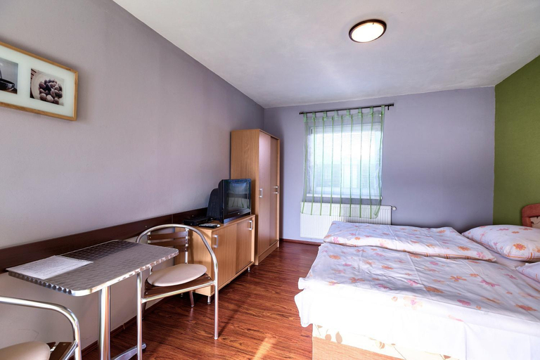 Others 4, Apartmanovy dom RED, Nové Zámky