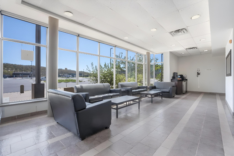 Public Area 2, Residence & Conference Centre - Niagara-on-the-Lake, Niagara