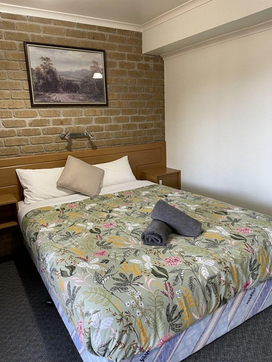 Bedroom 3, Darling Junction Motor Inn, Wentworth