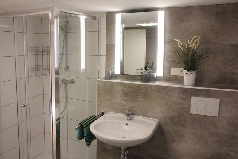 Bathroom 3, Gastehaus Silvia, Main-Kinzig-Kreis
