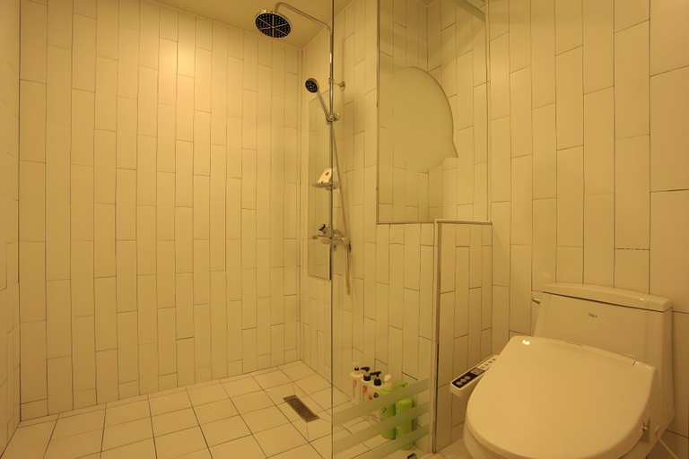 Bathroom 3, Hotel Yaja Guri, Guri